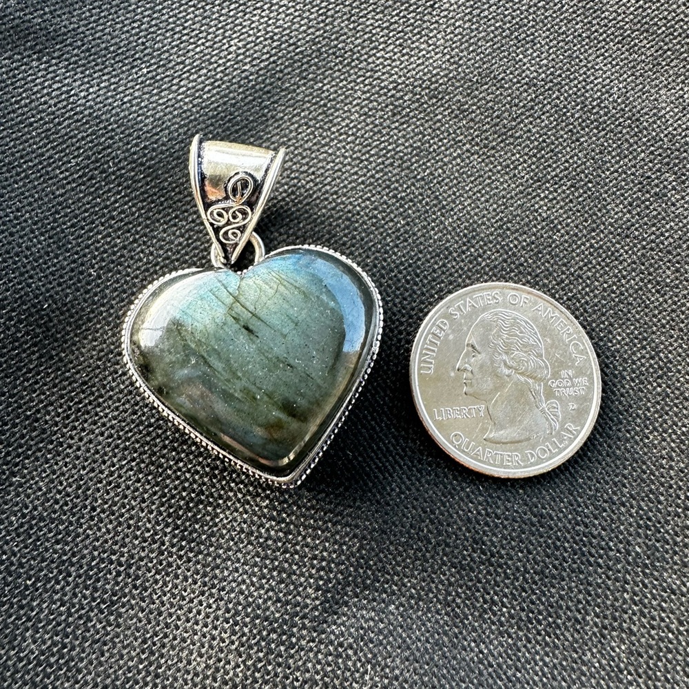 Heart-Shaped Labradorite Pendant Necklace in Blue-Green - Picture 3 of 3